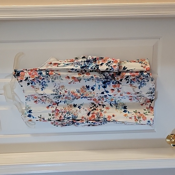 Karen Kane Pink and White Floral Cold Shoulder Top Small - Picture 5 of 5